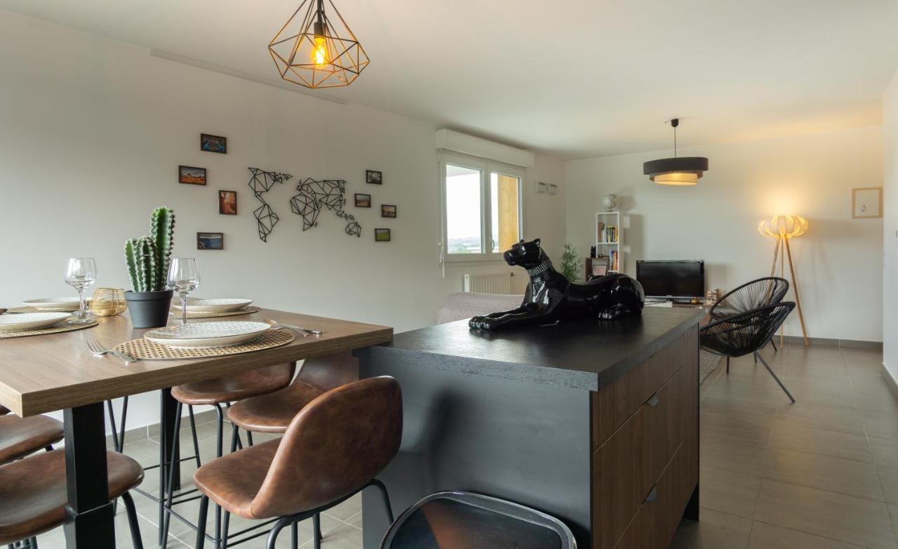 Appartement Minoterie Accueillant T3 Avec Place De Parking Privee *
